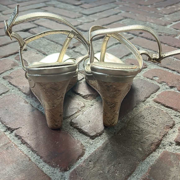 Lilly Pulitzer Gold Leather Metallic Wedge Sandals with Rhinestones Size 10 - Picture 5 of 9